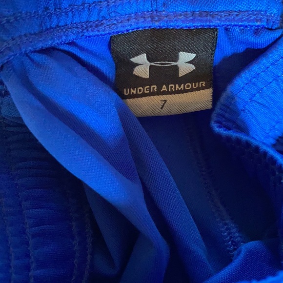 Under Armour HeatGear Shirt and Shorts - Picture 4 of 5